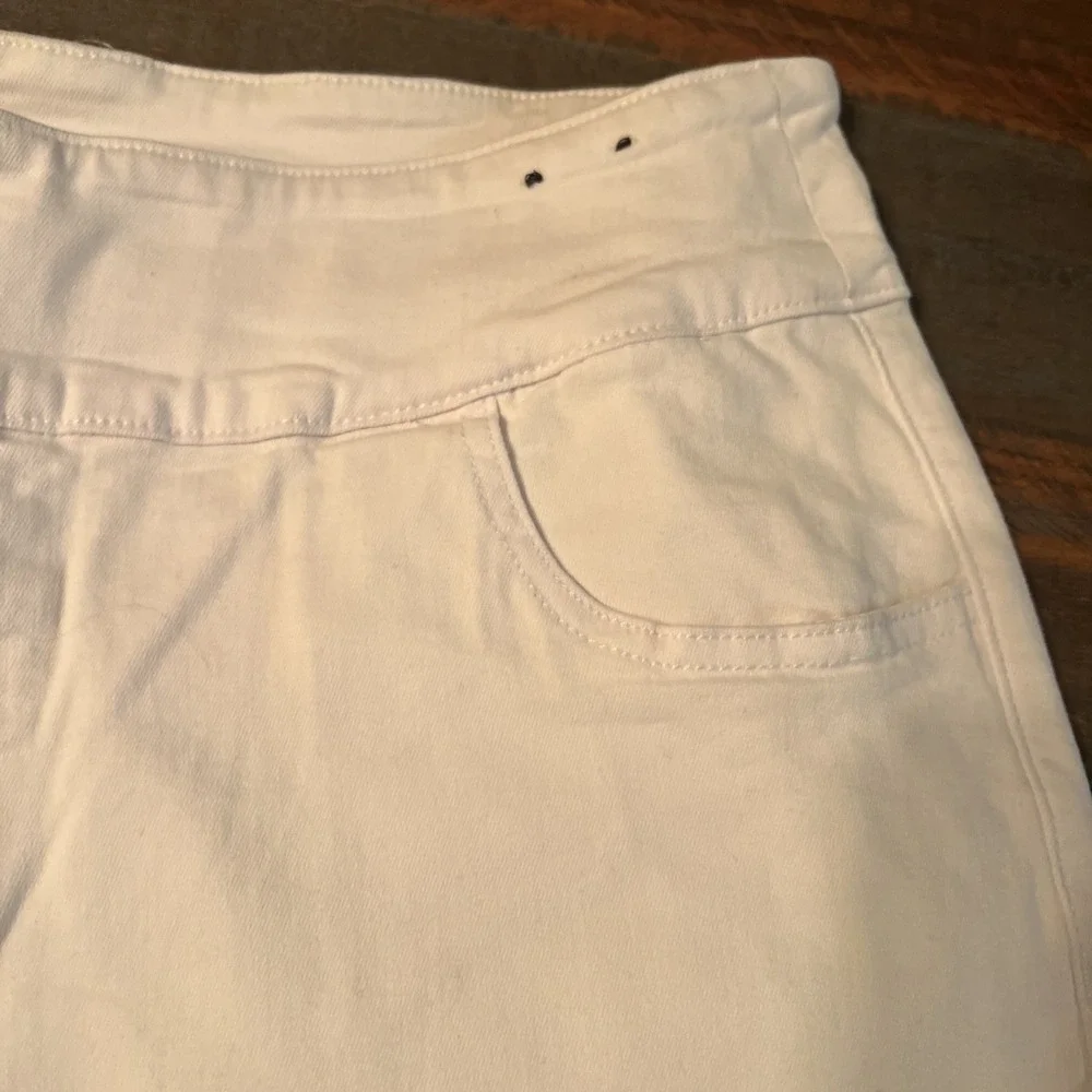 Ethyl Shorts sz 4 White Bermuda Stretch Inseam 11.5" New NWT - Picture 3 of 10